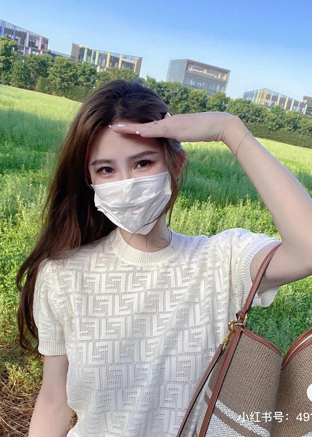 Fendi 基礎款 白色 經典FF鏤空Logo字母提花短袖針織衫