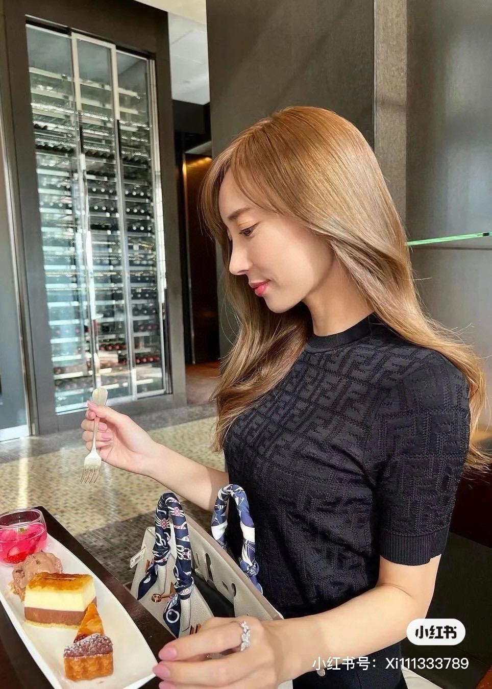Fendi 基礎款 黑色經典FF鏤空Logo字母提花短袖針織衫