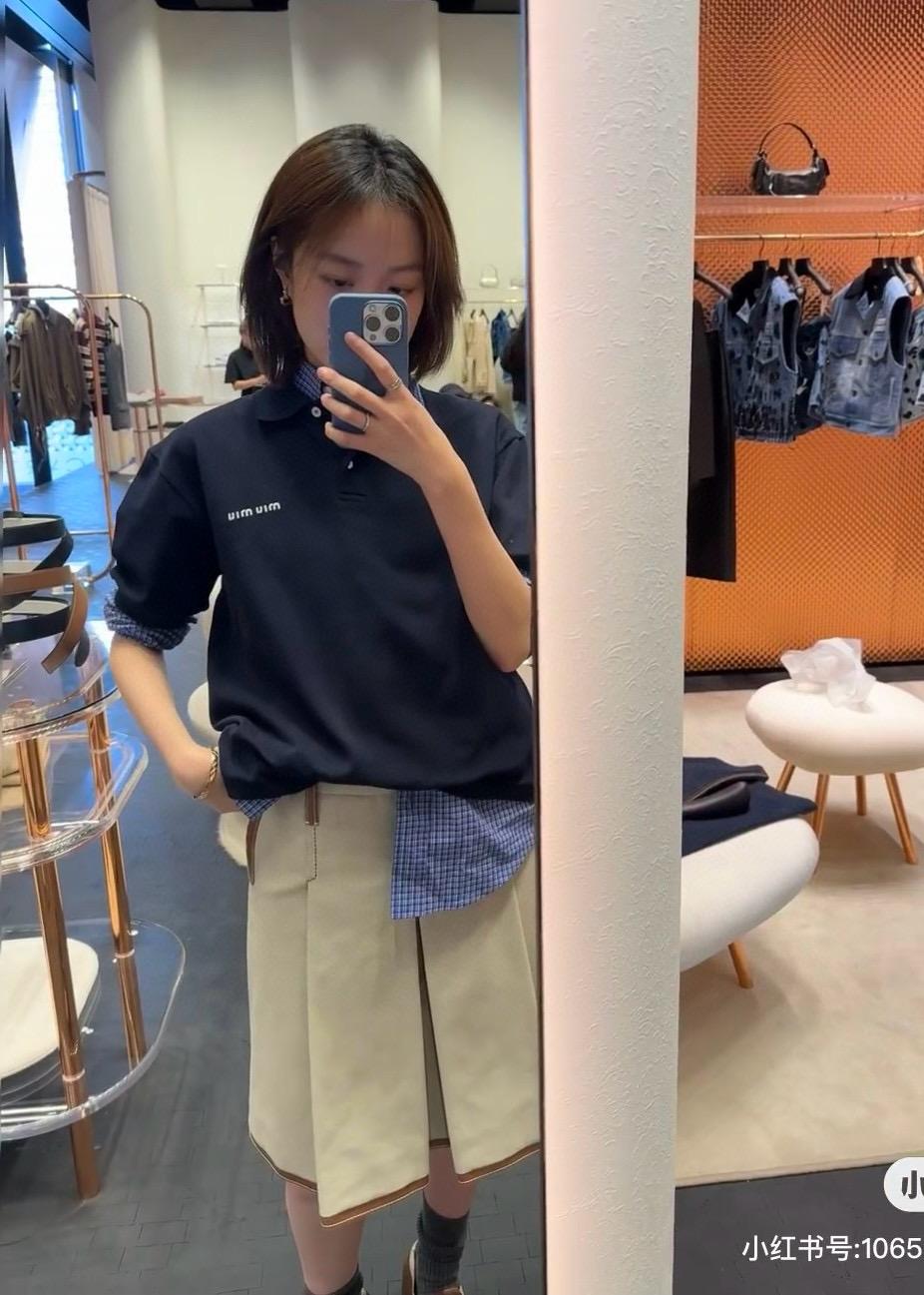Miumiu 學院風 深藍色翻領 純棉刺繡字母polo衫 