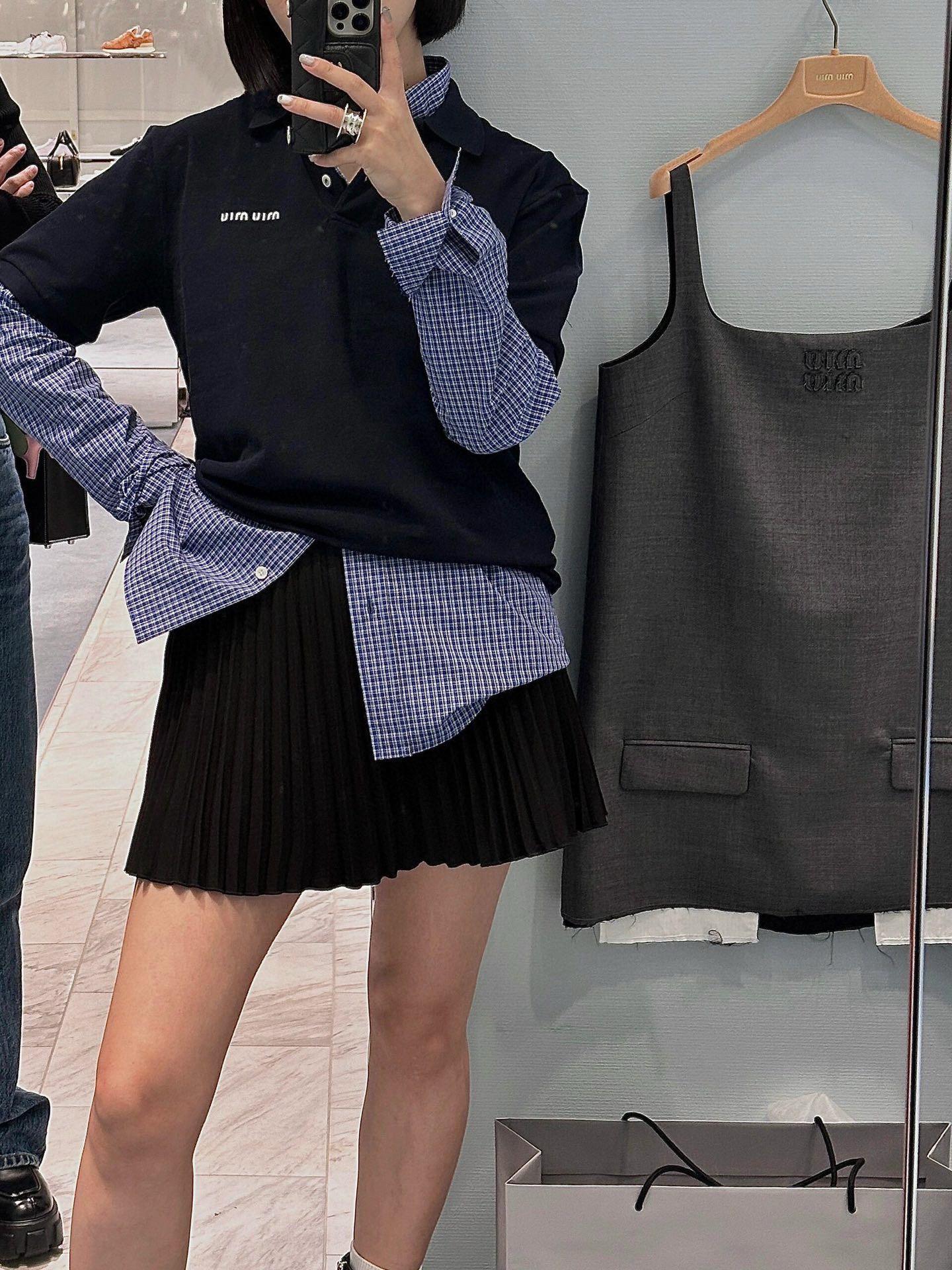 Miumiu 學院風 深藍色翻領 純棉刺繡字母polo衫 