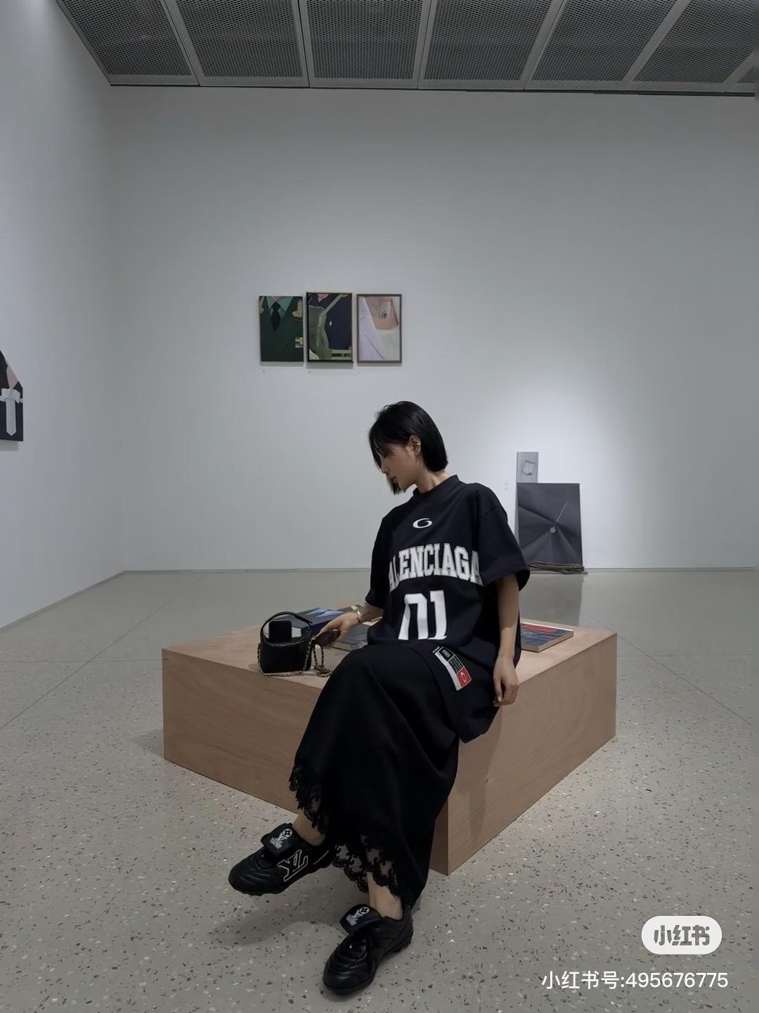 BALENCIAGA 黑色 籃球系列運動球服01號刺繡字母短袖T恤