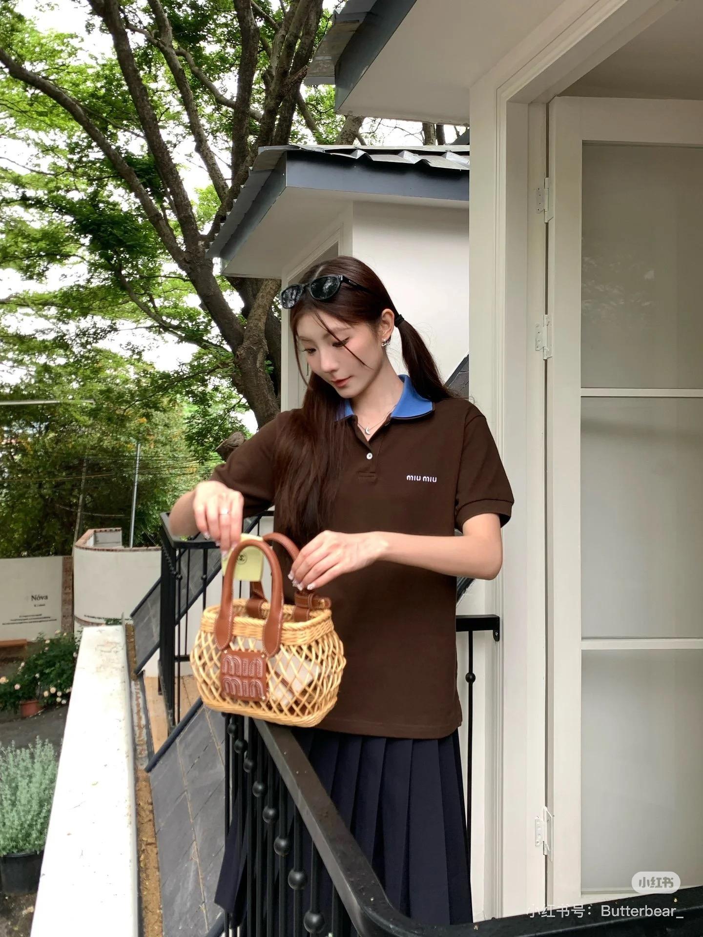 MIUMIU 撞色雙層領刺繡字母Polo衫短袖