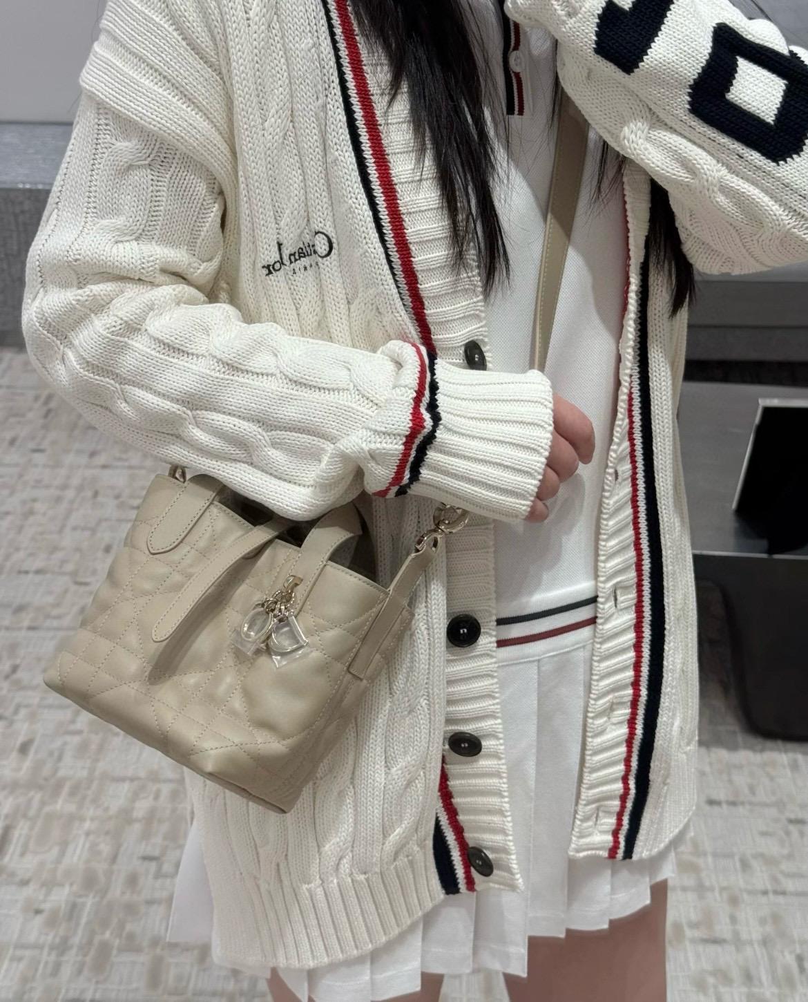 DIOR 米色 直式托特包 Toujours mini 水桶包 小牛皮材質 可手提與斜挎 15cm
