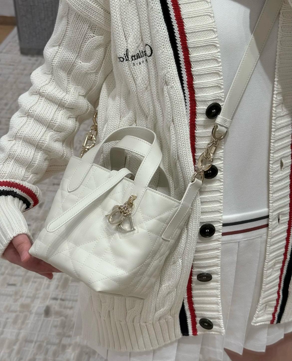 DIOR 奶白色 直式托特包 Toujours mini 水桶包 小牛皮材質 可手提與斜挎 15cm