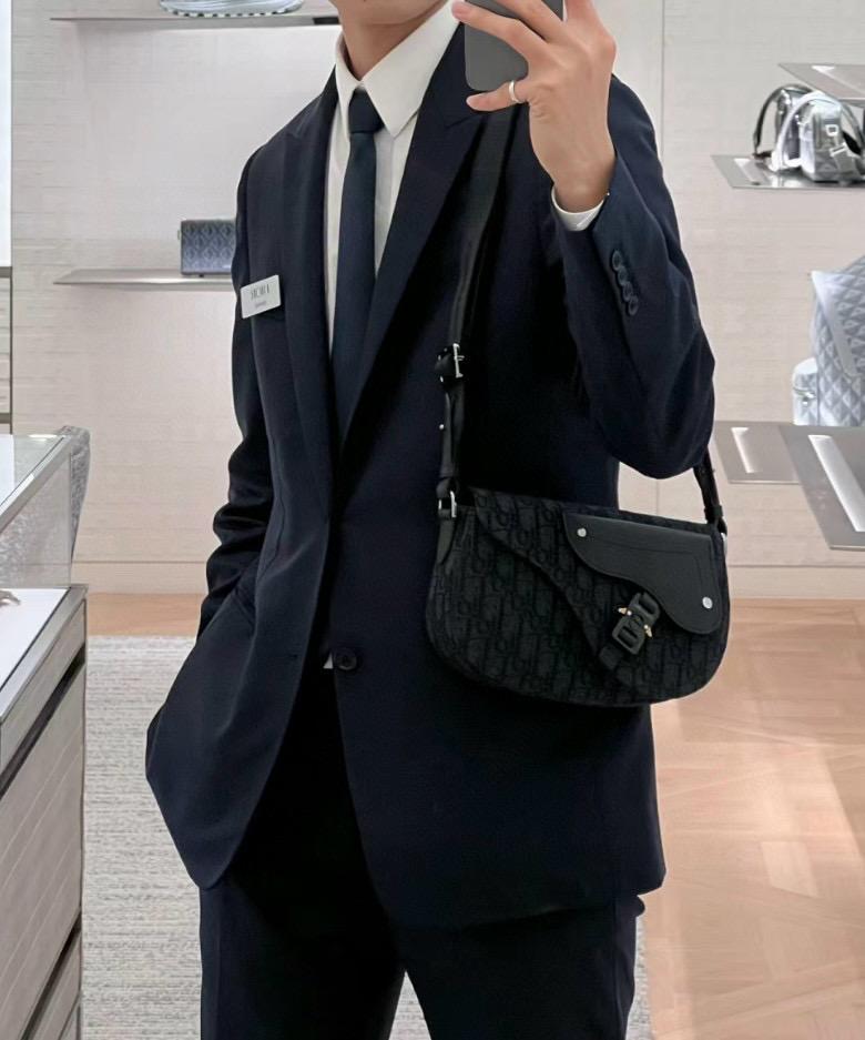 DIOR 黑色 Oblique 緹花和黑色粒面小牛皮 Saddle 郵差包 24cm