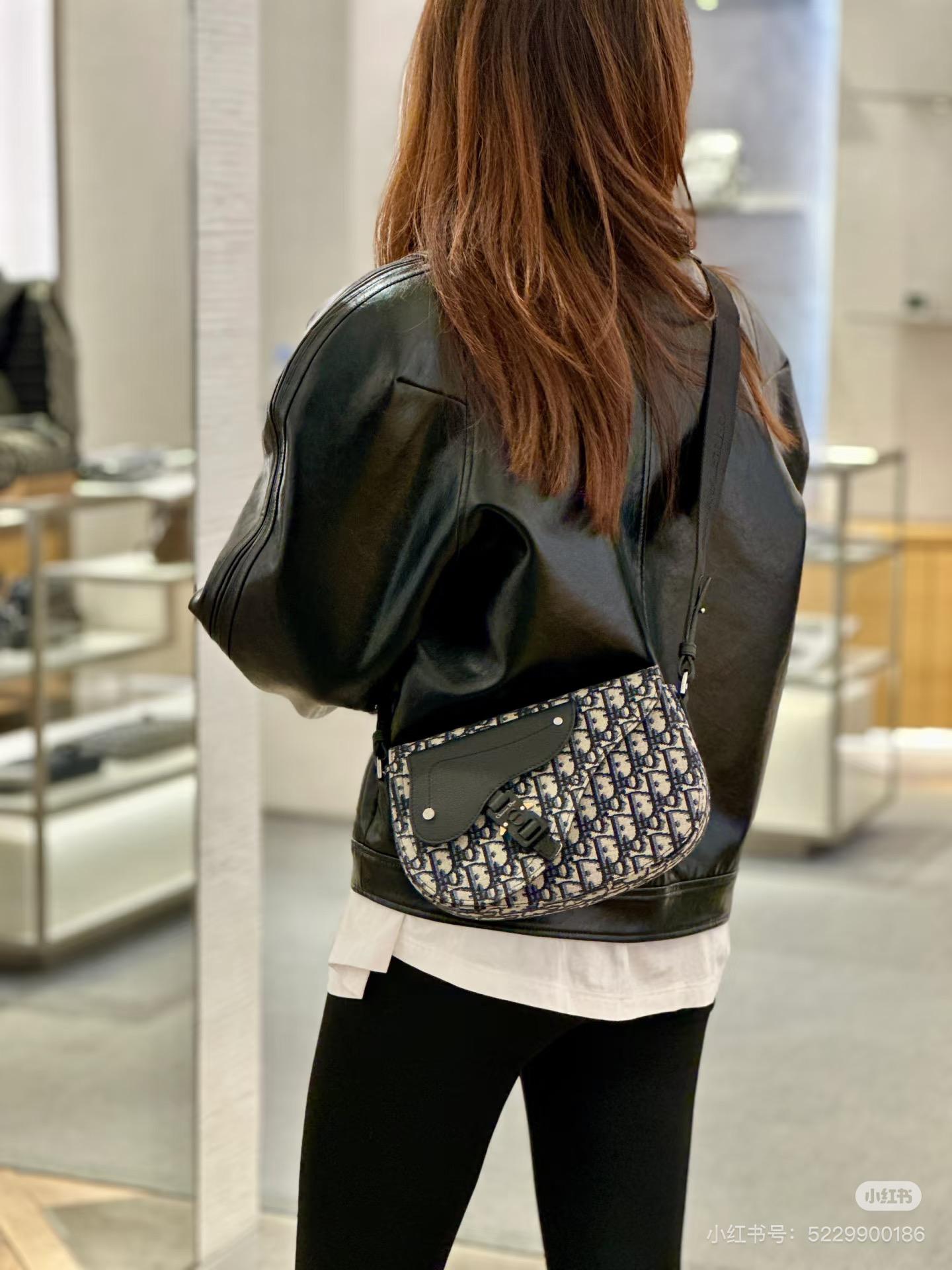 DIOR 米色 Oblique 緹花和黑色粒面小牛皮 Saddle 郵差包 24cm 男女同款