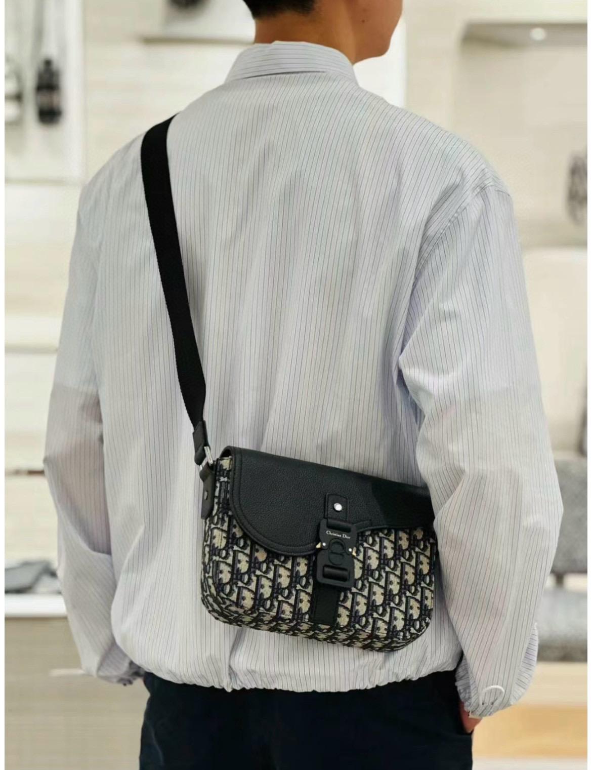 DIOR 米色Oblique 緹花 Saddle 小型翻蓋郵差包 23cm