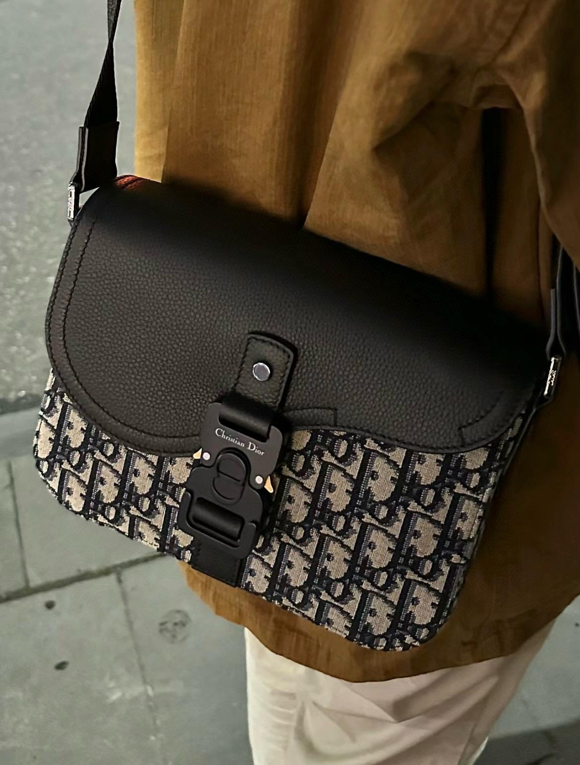 DIOR 米色Oblique 緹花 Saddle 小型翻蓋郵差包 23cm