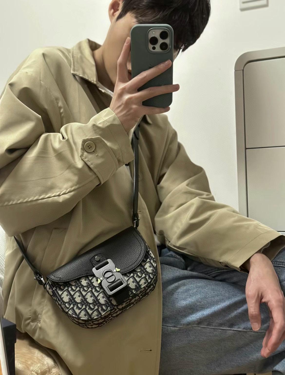 DIOR 男女同款 情侶款 黑色拼皮/米色拼皮 Gallop 迷你斜挎包/附背帶 19cm