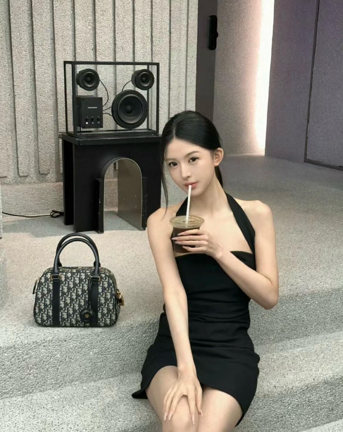 DIOR 可斜挎與手提 D-Vibe 中號 保齡球包 Oblique 緹花 25cm