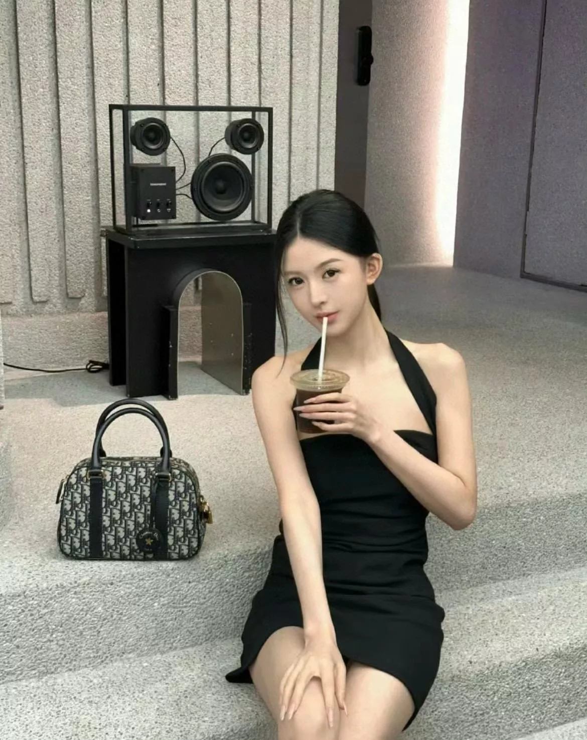 DIOR 可斜挎與手提 D-Vibe 中號 保齡球包 Oblique 緹花 25cm