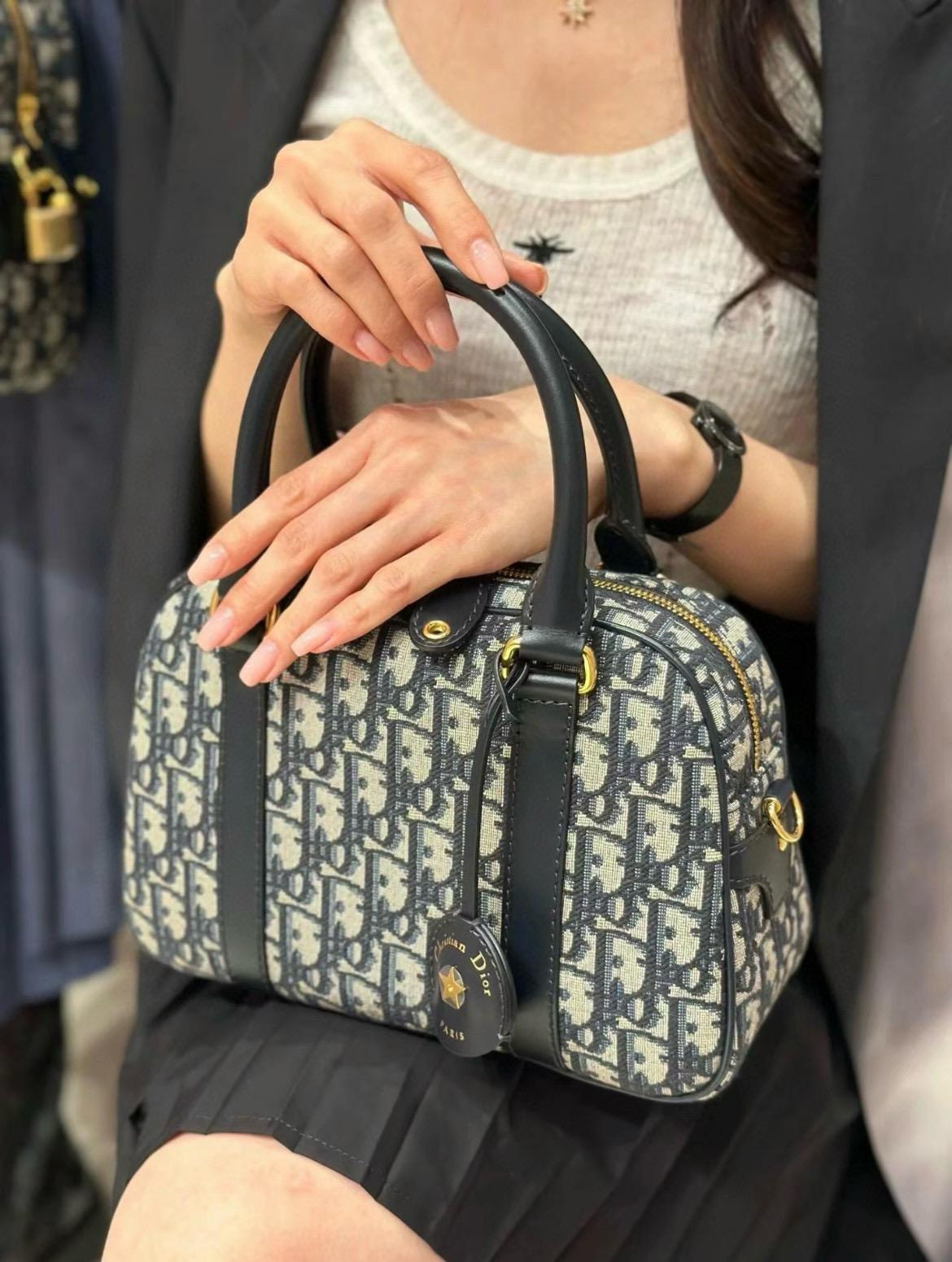 DIOR 可斜挎與手提 D-Vibe 中號 保齡球包 Oblique 緹花 25cm
