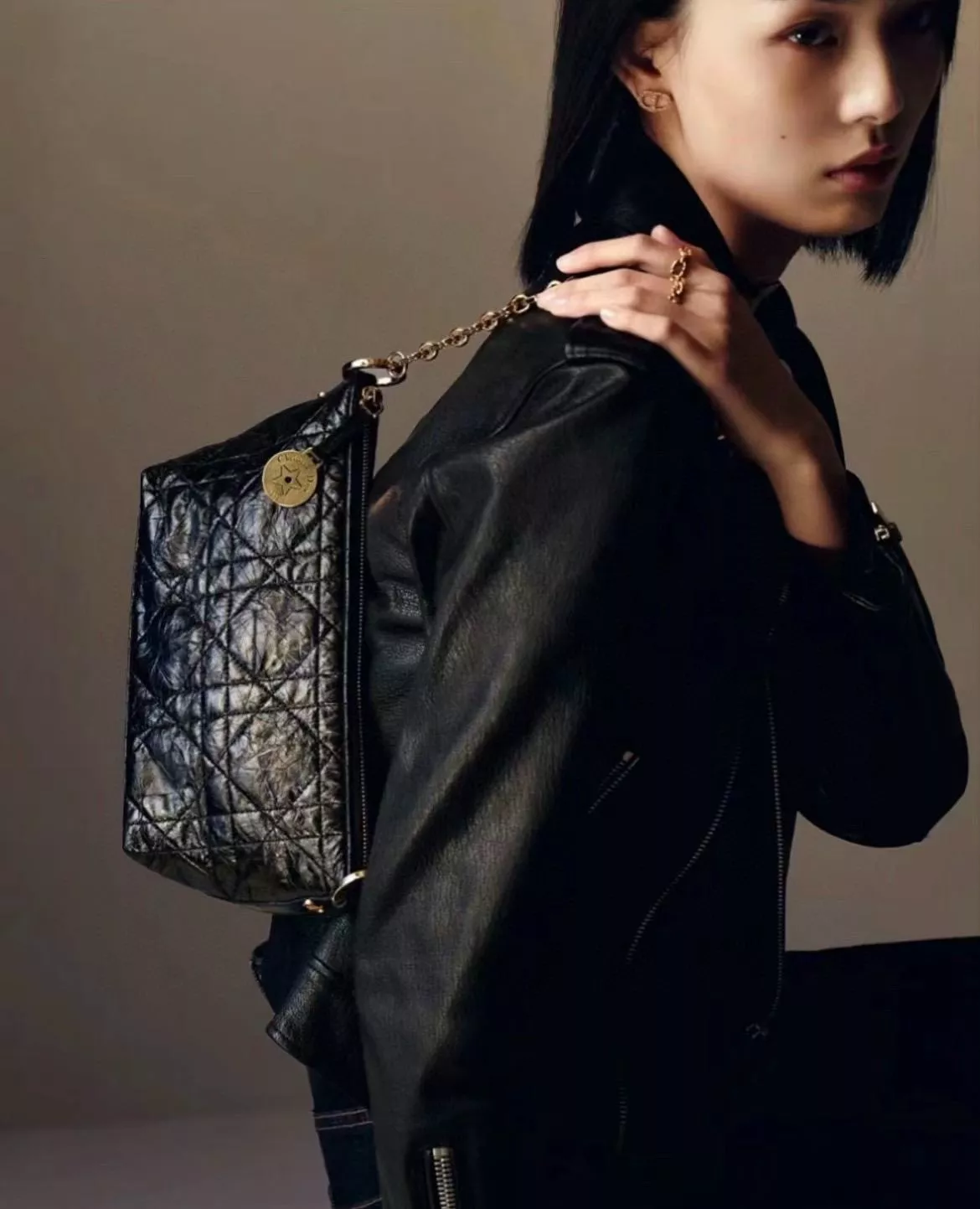 DIOR 皺摺牛皮 黑色 Hobo鏈條手袋 腋下包/肩背包/飯盒包 28cm