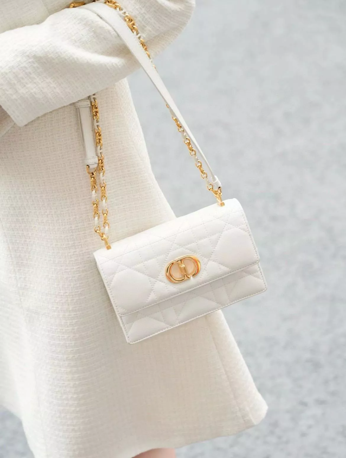 DIOR 小羊皮/真皮 奶白色 Miss Caro /肩背包 18cm
