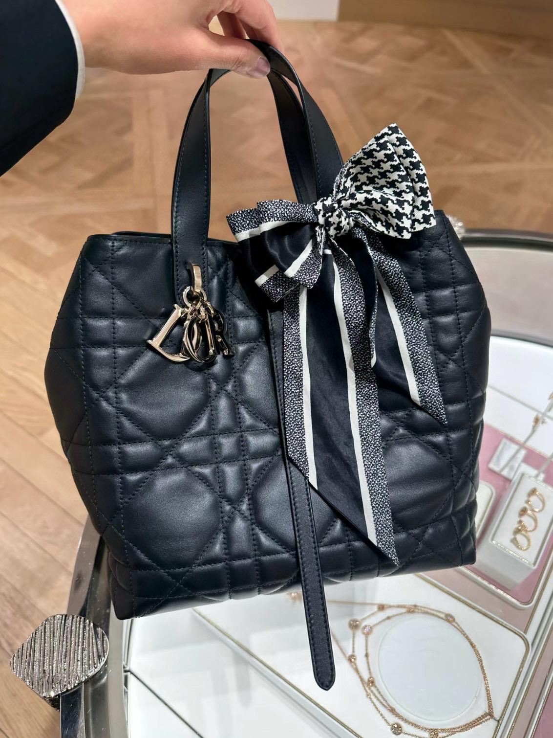 DIOR 中號 白色/杏色/黑色/粉色/石灰色/焦糖色 柔軟小牛皮 Toujours 中型直式托特包/菜籃子 手提斜挎包 23*24cm