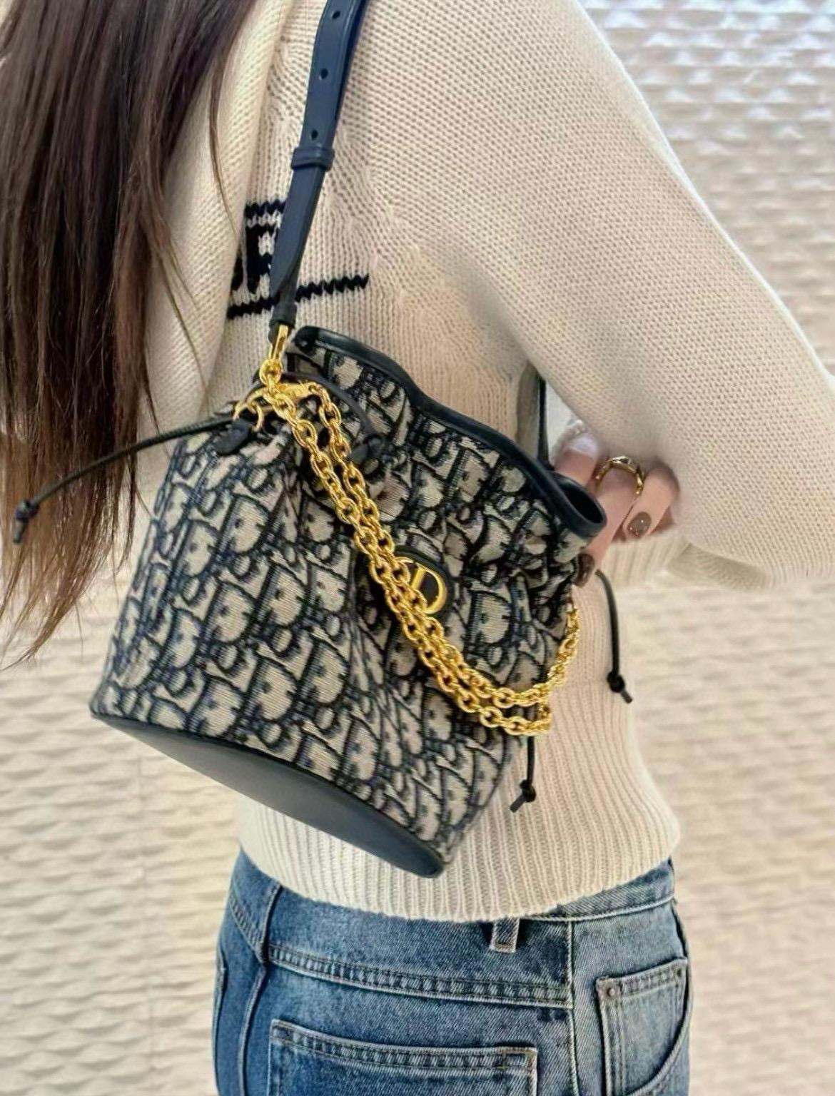 DIOR 30 Montaigne 附抽繩迷你水桶包 福袋包 16*18cm
