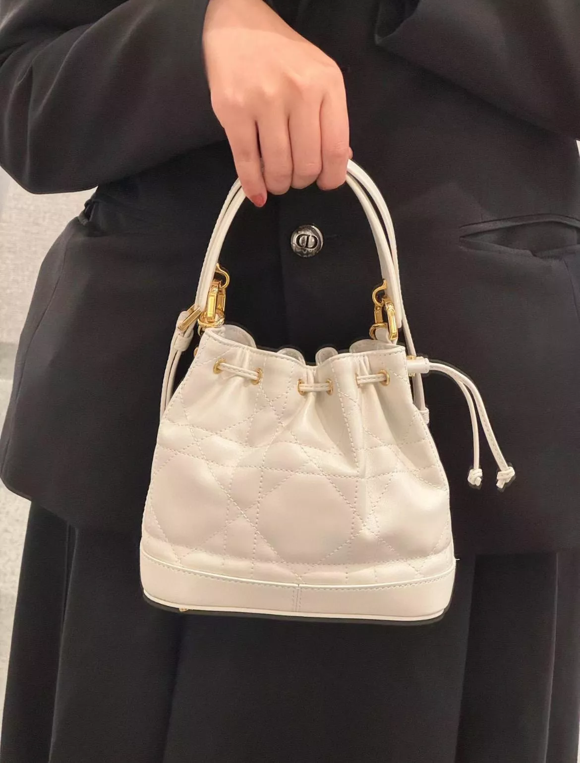 DIOR 白色/黑色 Jolie 小羊皮材質 手提抽繩迷你水桶包 福袋包 17cm
