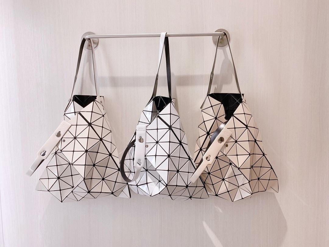 ISSEY MIYAKE 三宅一生 經典亮面 BAOBAO 6X6 托特包 34cm
