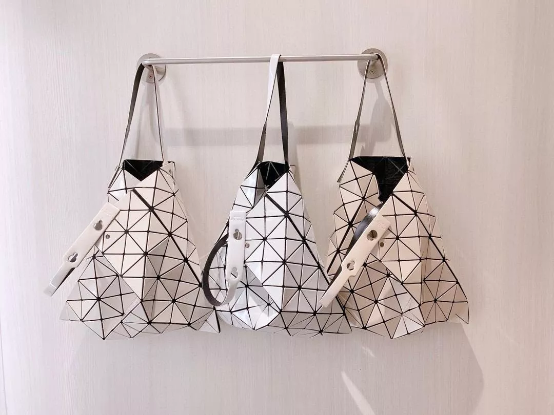 ISSEY MIYAKE 三宅一生 經典亮面 BAOBAO 6X6 托特包 34cm