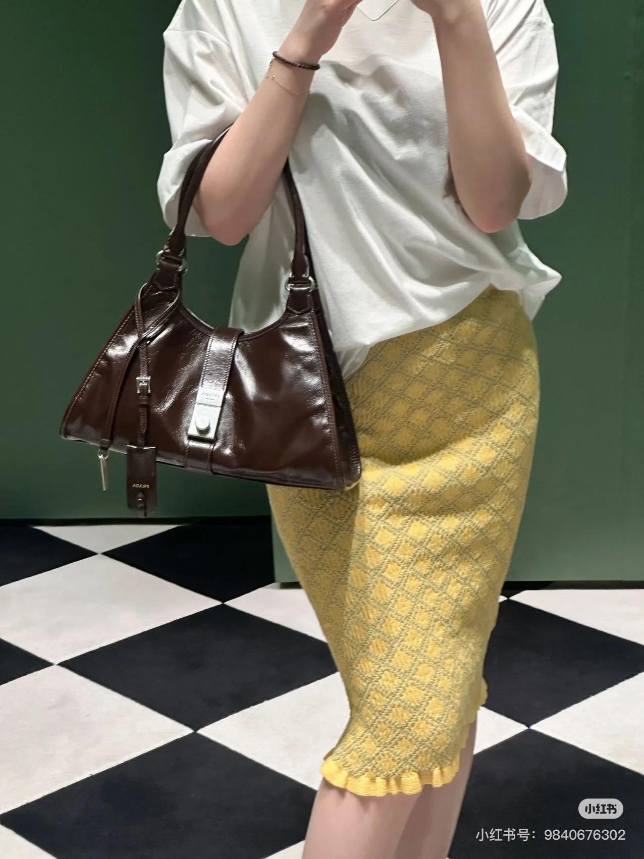 PRADA 25s 秀款 黑色/深棕色 鎖釦油蠟皮革手提肩背包 30cm
