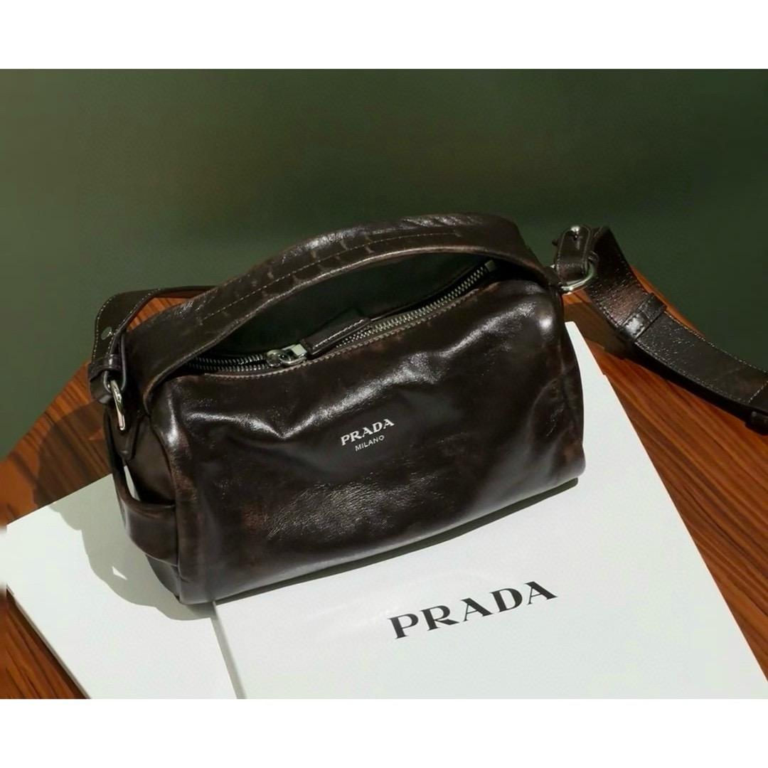 PRADA 25秀款 男女同款 做舊油蠟皮革飯盒包/肩背包 21cm