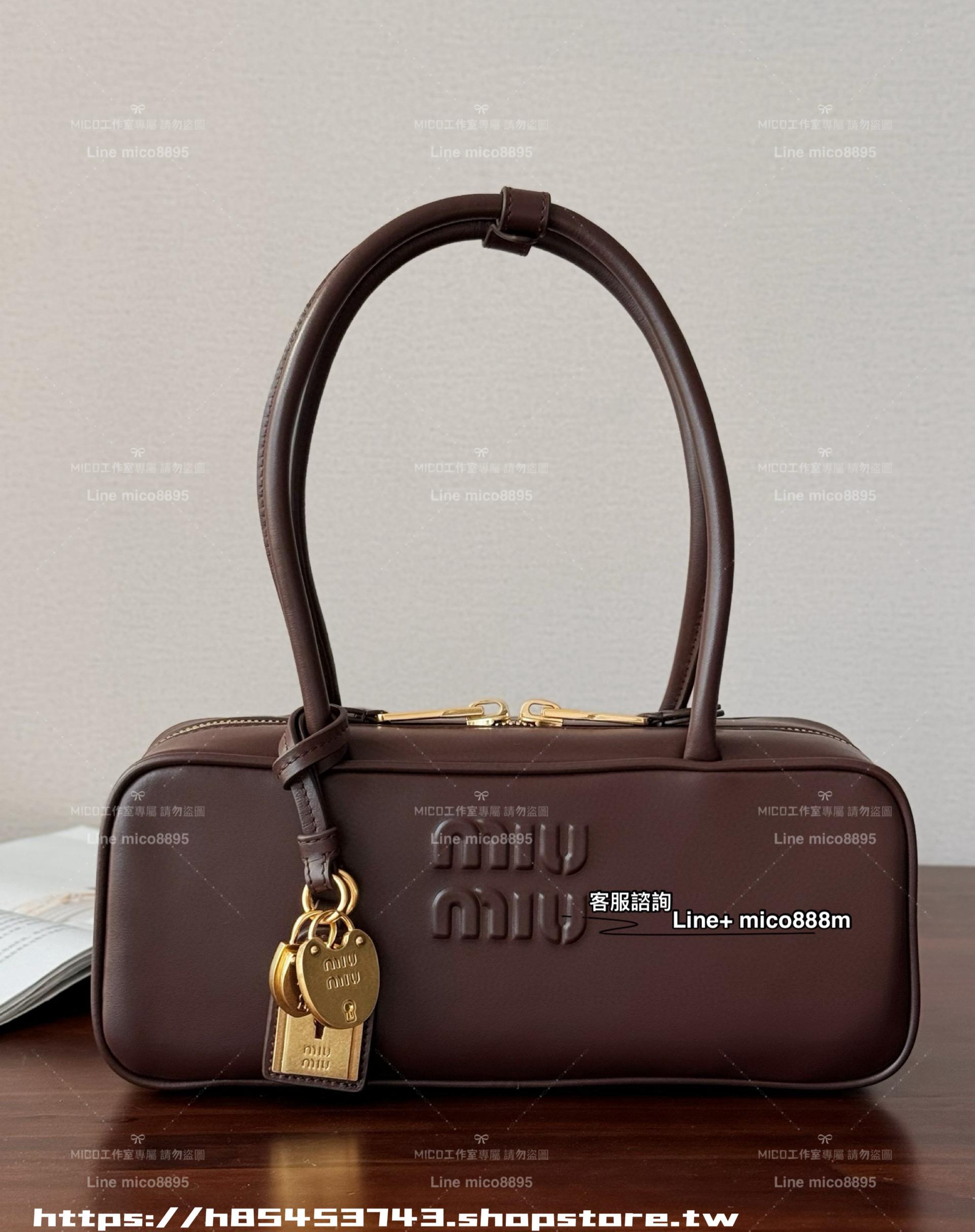 Miumiu 25SS 吊飾版 橫款長手柄保齡球包 柔軟小牛皮 27cm