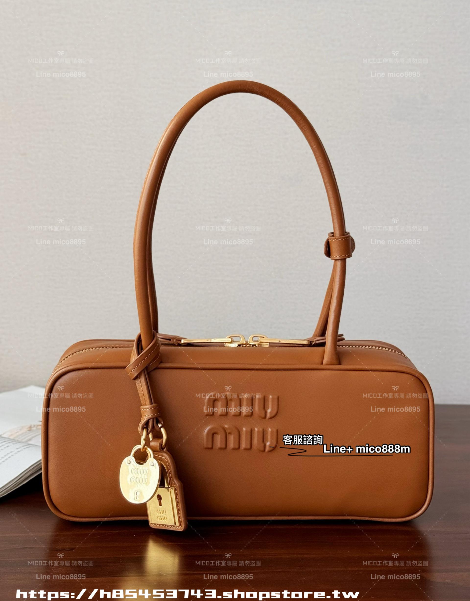Miumiu 25SS 吊飾版 橫款長手柄保齡球包 柔軟小牛皮 27cm