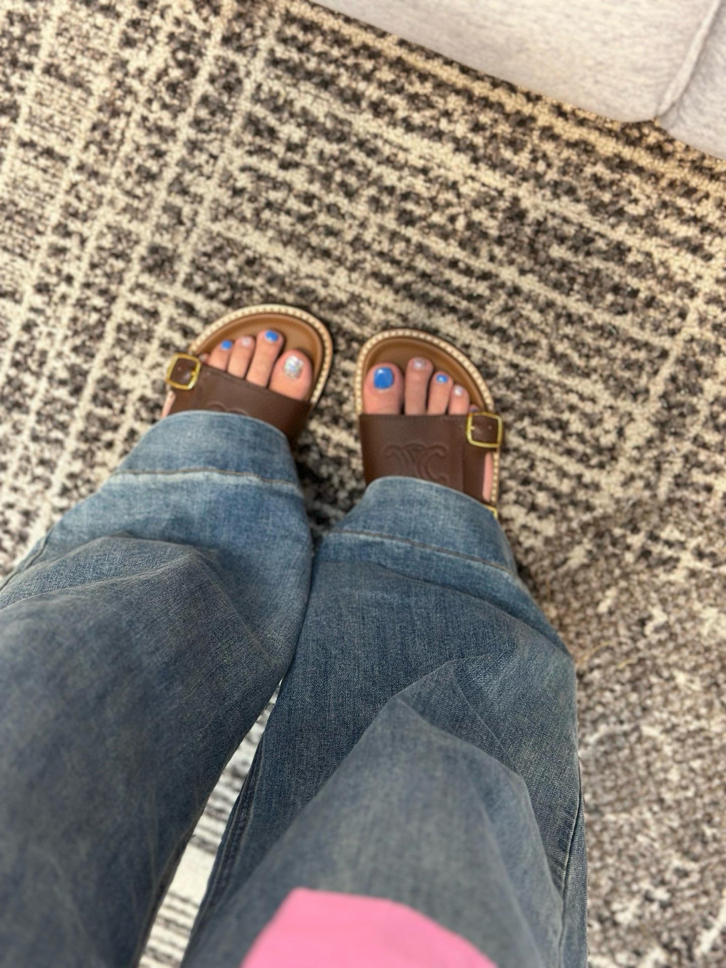 Celine 賽琳 深棕色小牛皮凱旋門平底涼鞋 35-40 