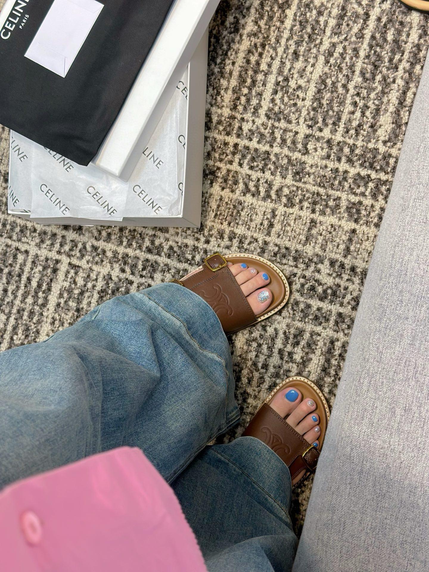 Celine 賽琳 深棕色小牛皮凱旋門平底涼鞋 35-40 