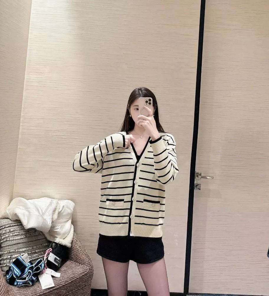 CHANEL | 25p 鵝黃色條紋羊絨長版開衫 長版外套