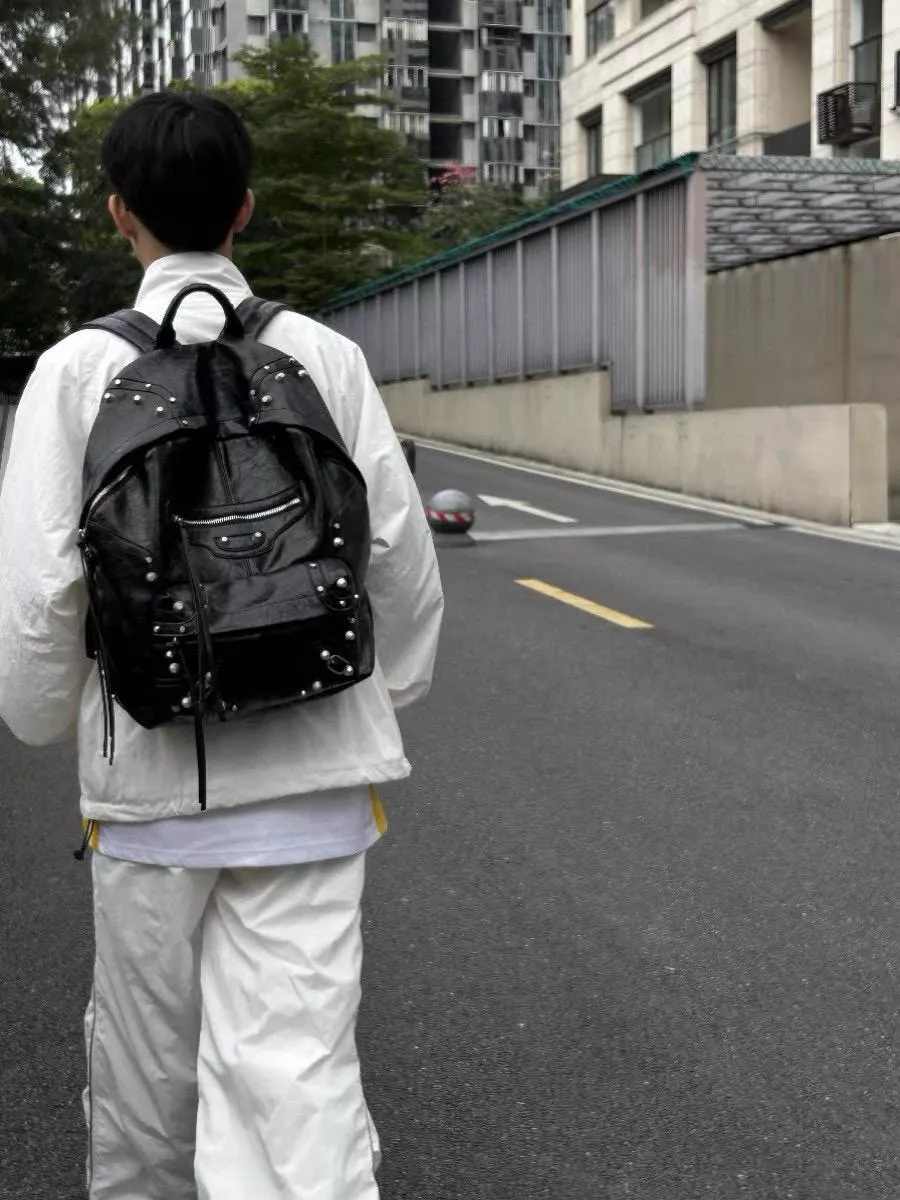 Balenciaga 巴黎世家 le cagole系列 爆裂羊皮卯釘書包/厚背包 35cm