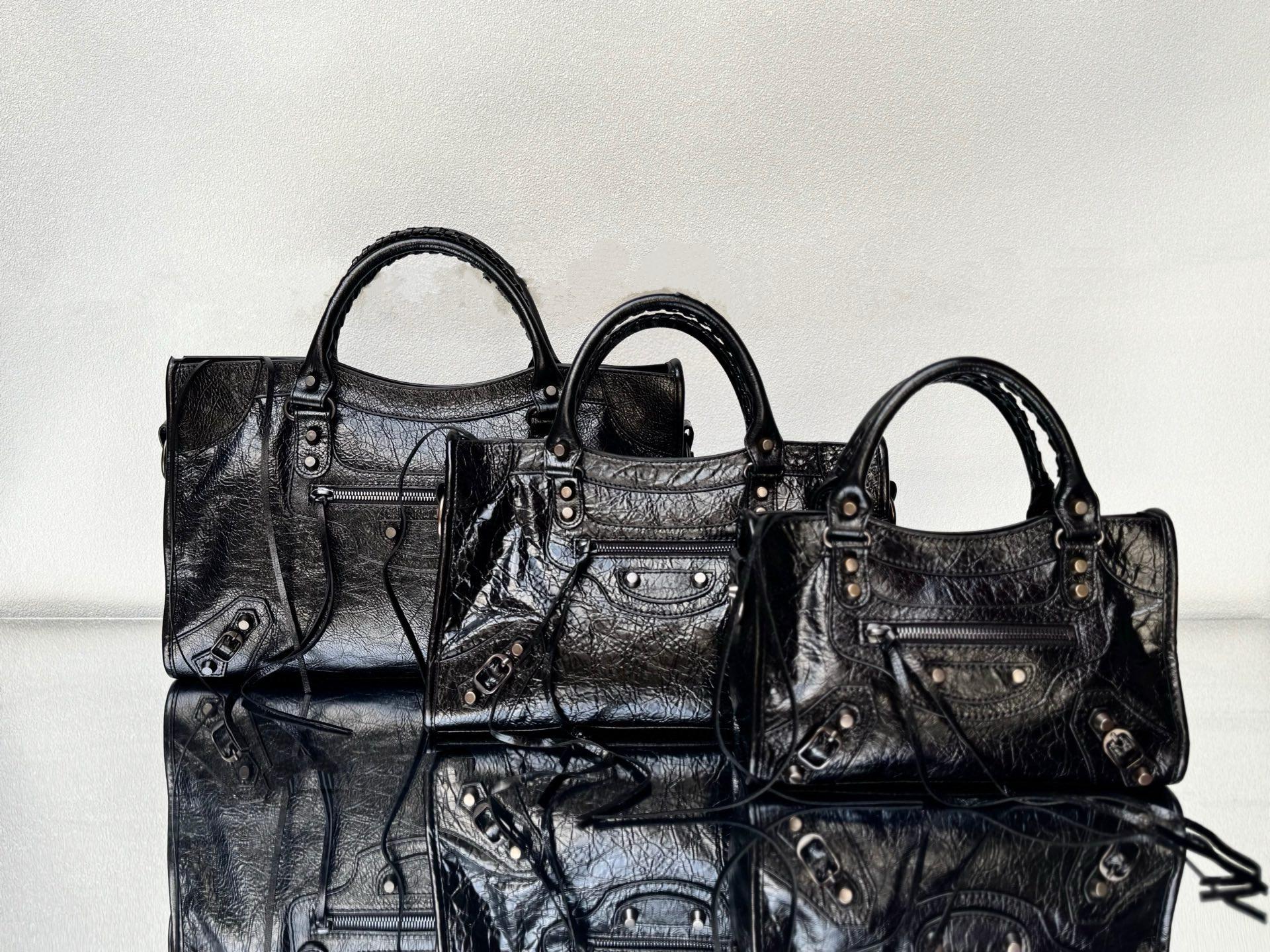 Balenciaga 新版本 Le City系列 大中小號 黑色/黑扣 經典機車包