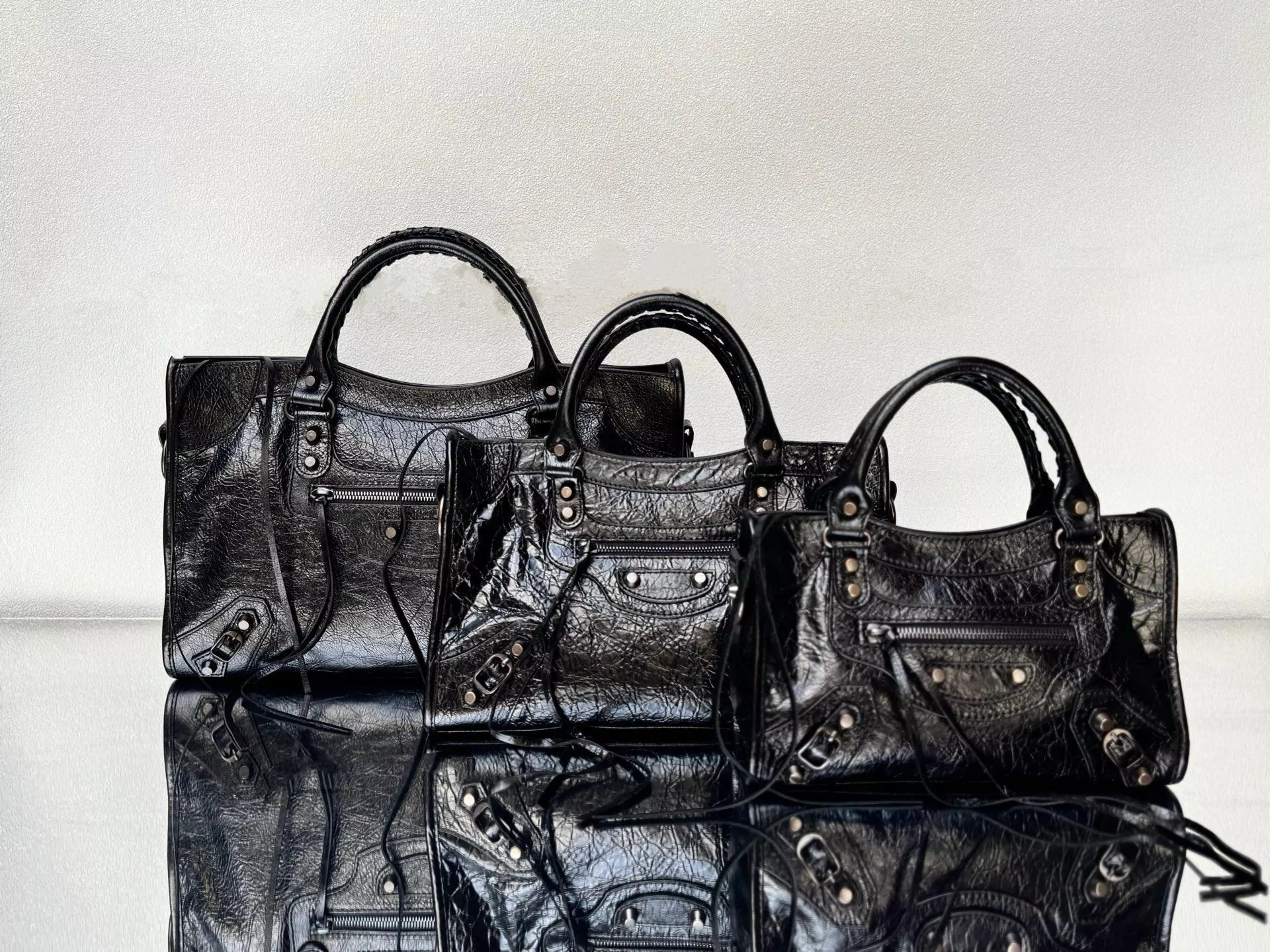 Balenciaga 新版本 Le City系列 大中小號 黑色/黑扣 經典機車包