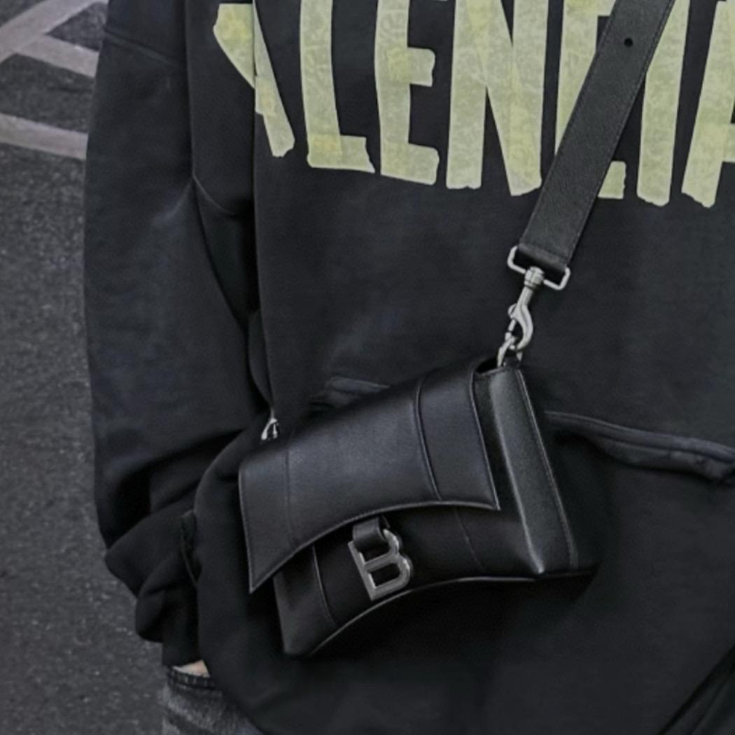 Balenciaga XS 黑色荔枝紋皮革 downtown 沙漏包 胸包 20cm
