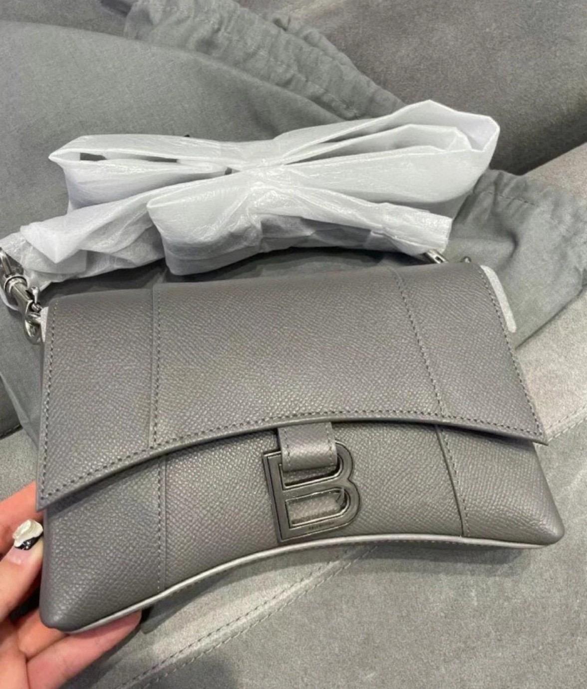 Balenciaga XS 灰色/荔枝紋皮革 downtown 沙漏包 胸包 20cm