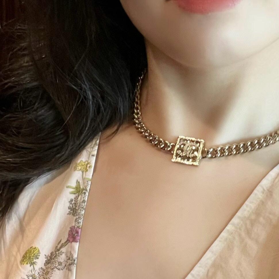 CHANEL 淡金色雙c熔岩方塊耳釘 同系列項鏈/Choker
