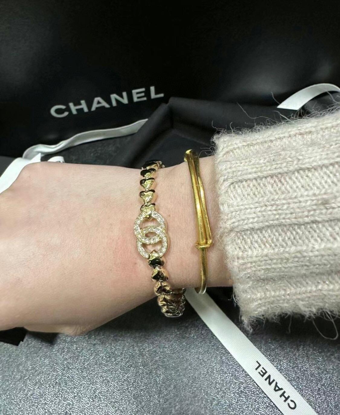CHANEL 淡金色愛心元素水鑽雙C手鐲 開口式可以按壓調節