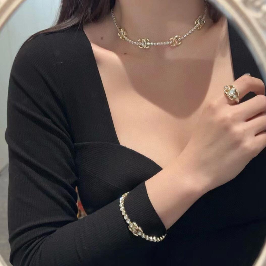 CHANEL 水鑽雙C開口式手鐲