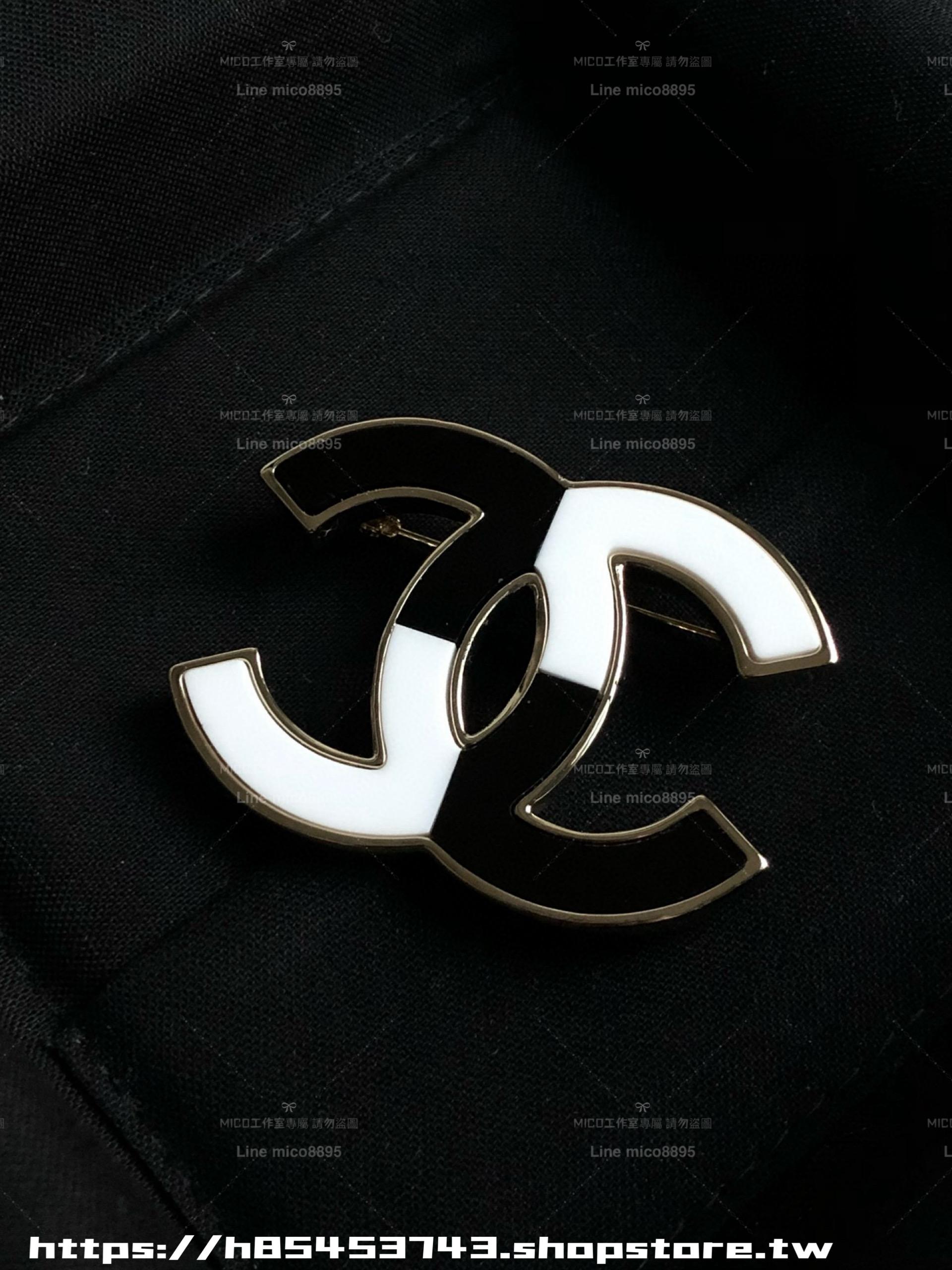CHANEL 琺瑯黑白拼色 熊貓配色雙C胸針/耳環