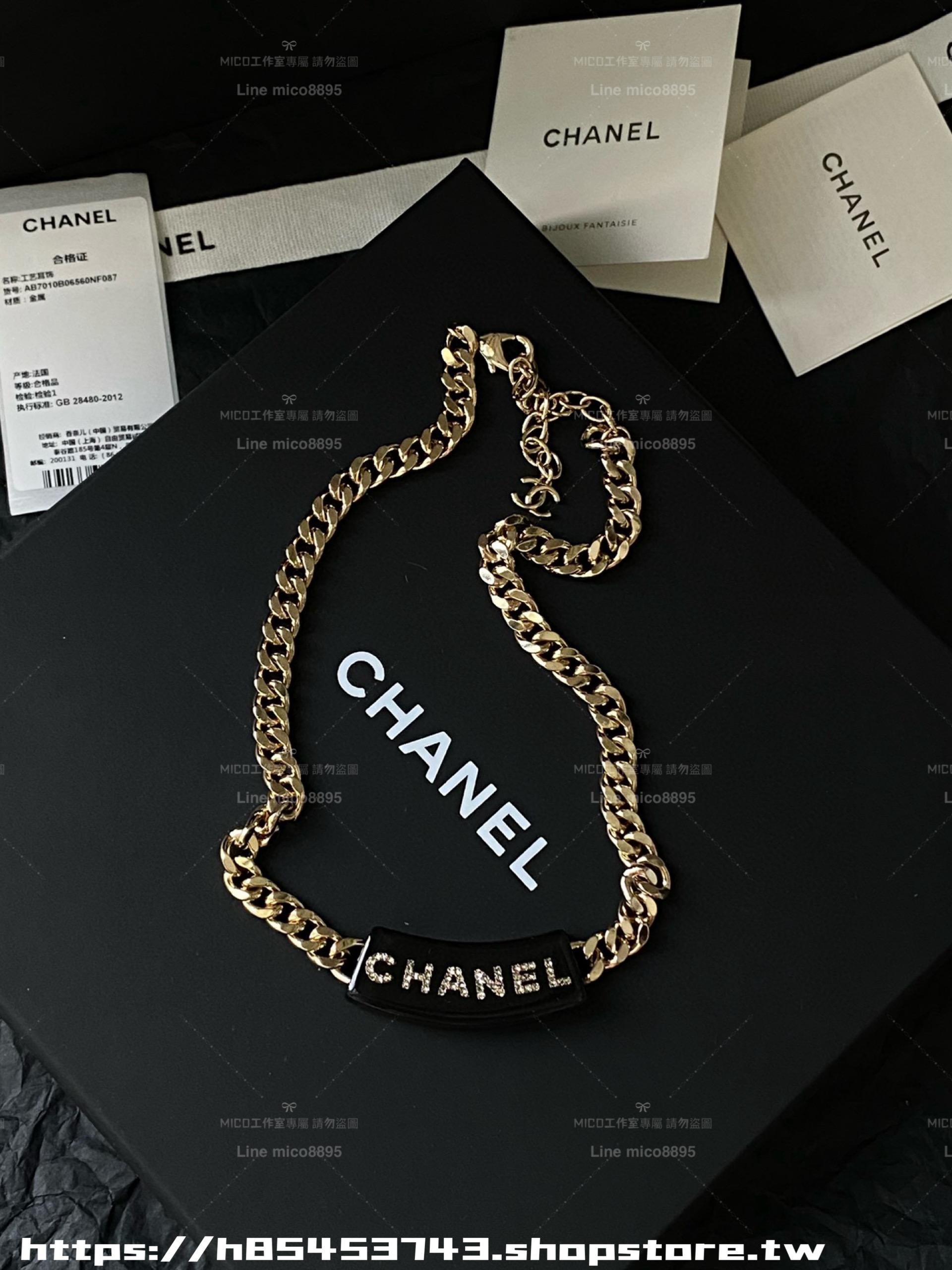 CHANEL 辣妹個性風 黑色壓克力logo水鑽項鍊/Choker