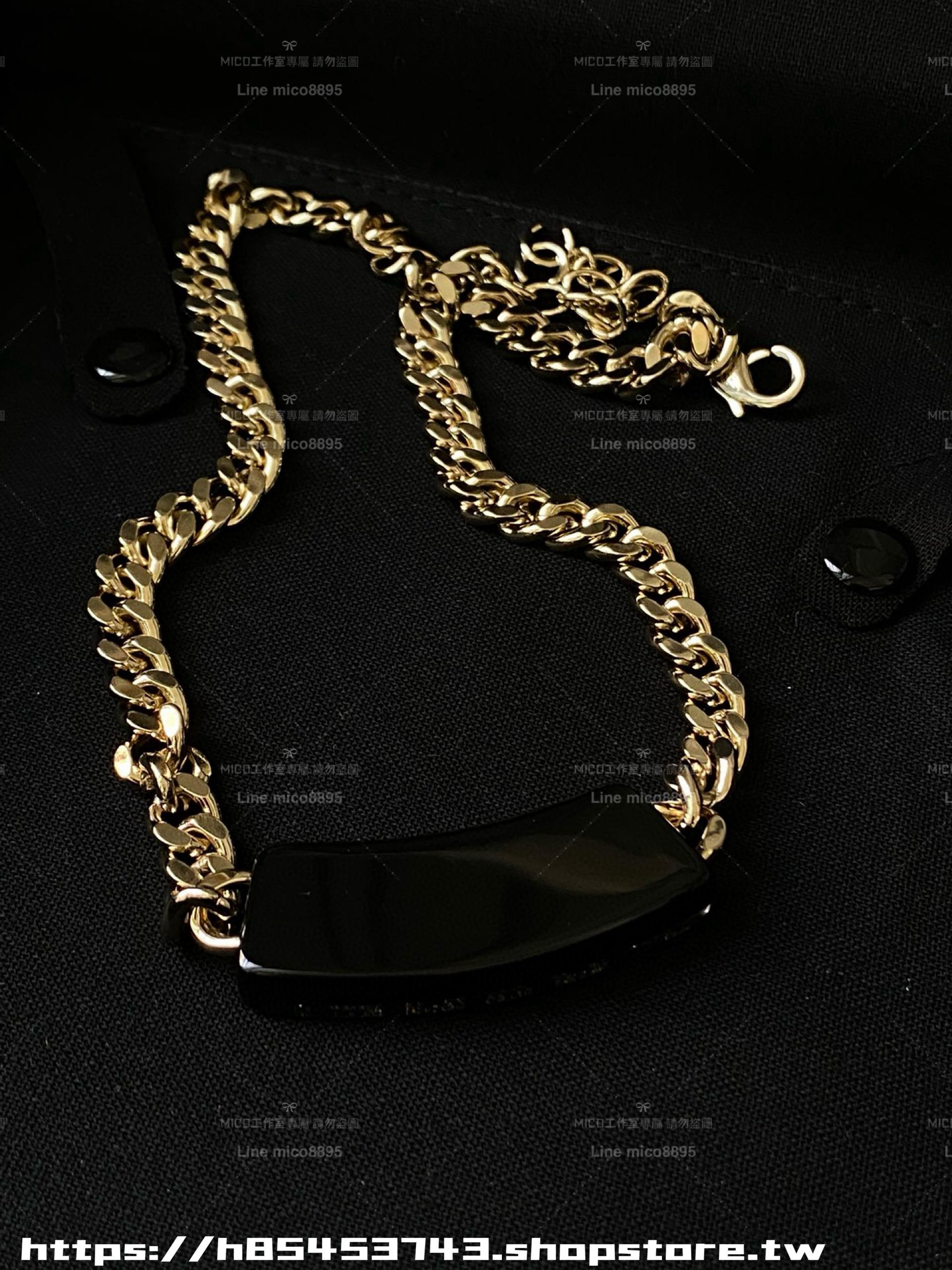 CHANEL 辣妹個性風 黑色壓克力logo水鑽項鍊/Choker