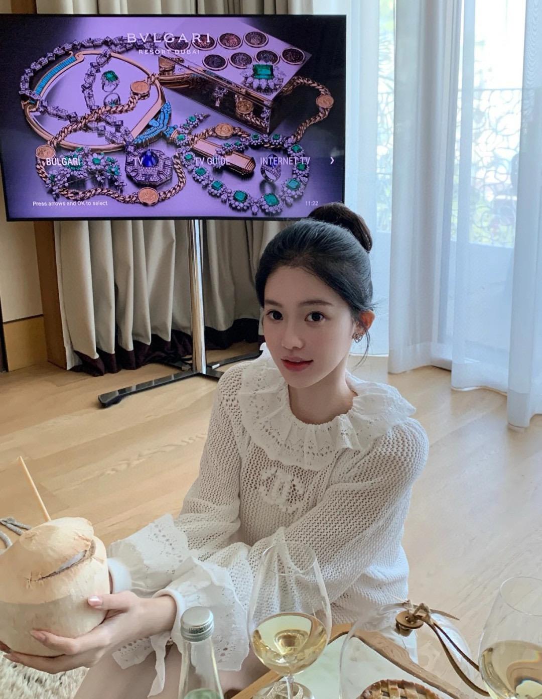 CHANEL | 25P荷葉領針織衫 宮廷風