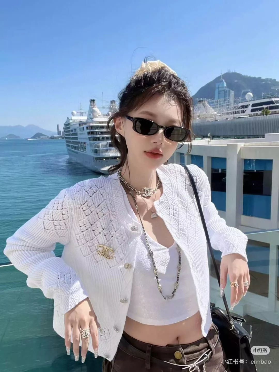CHANEL | 25P早春款 菱格洞洞開衫/外套 針織衫 黑色/白色
