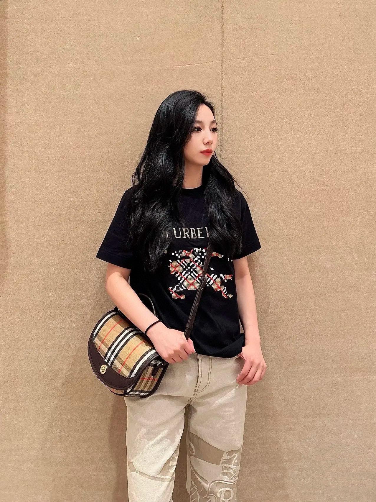 Burberry巴寶莉 25ss 早春戰馬短袖T恤上衣 黑色/白色