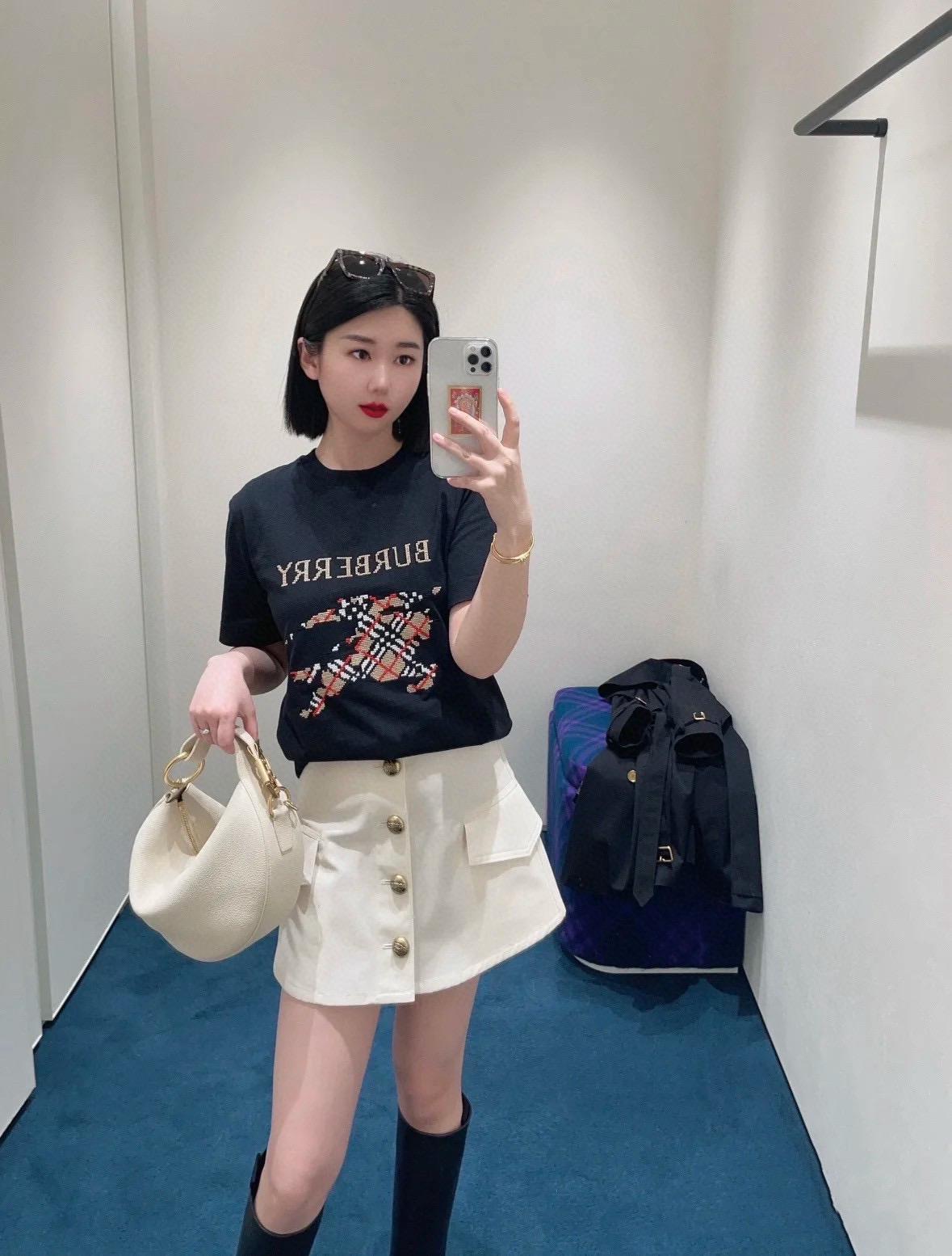 Burberry巴寶莉 25ss 早春戰馬短袖T恤上衣 黑色/白色