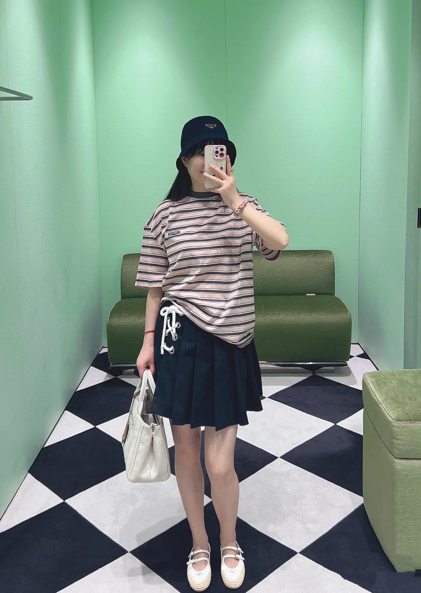 PRADA 25早春 粉x咖 基礎款條紋短袖上衣