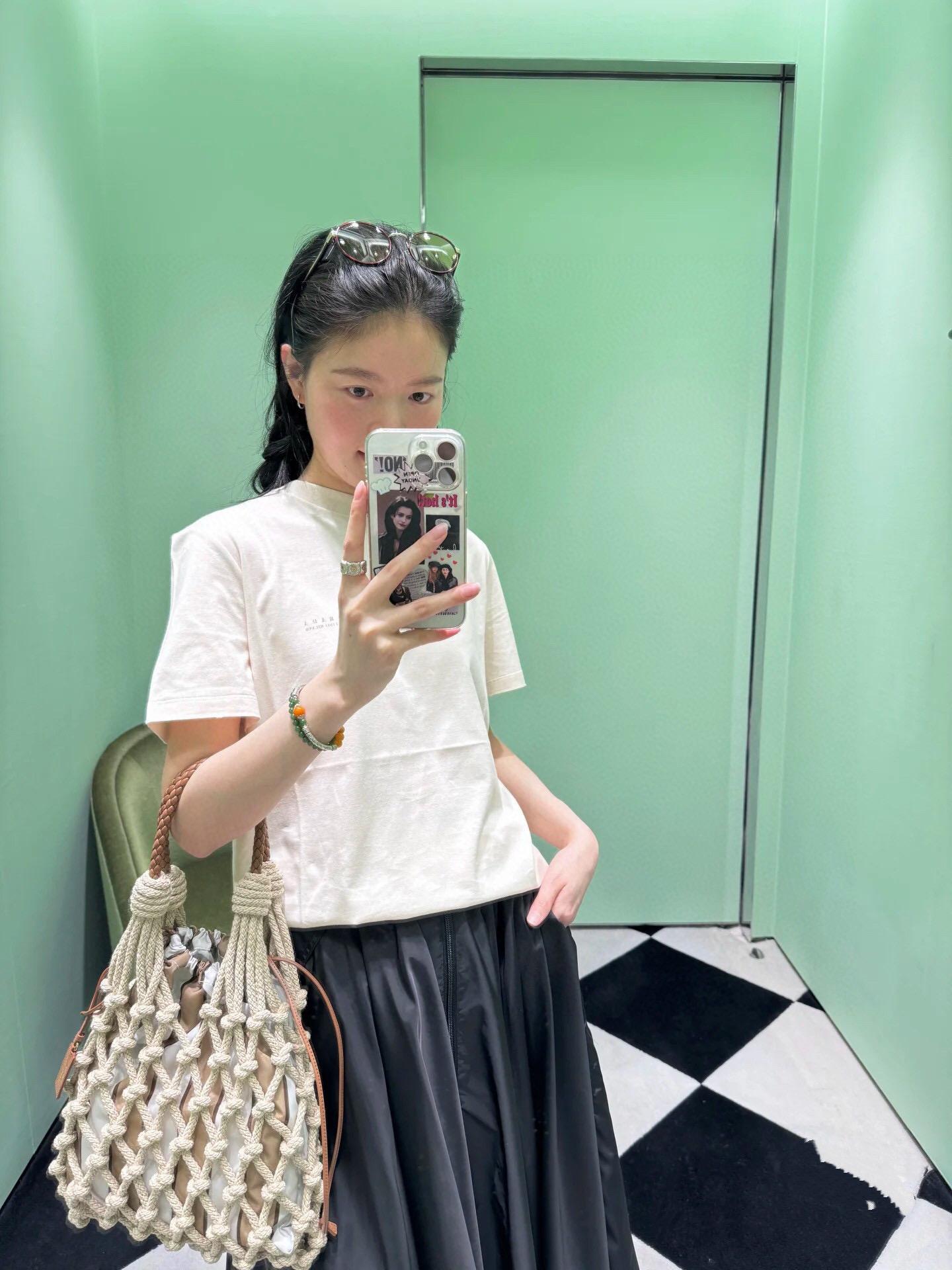 PRADA 25早春 低調質感款 小字母燙印短袖上衣 深藍/米白