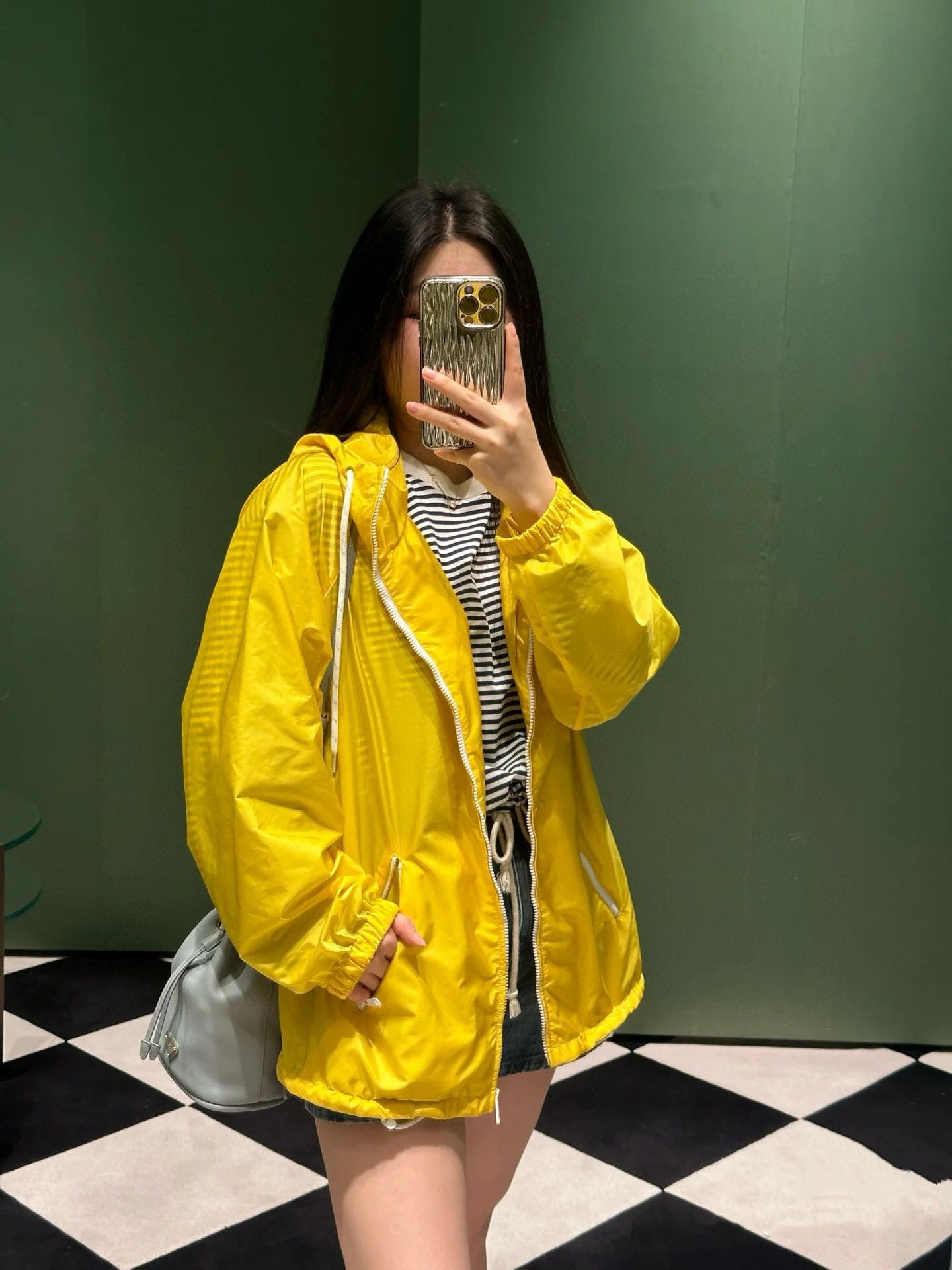 PRADA 25早春 亮黃色尼龍防曬連帽外套