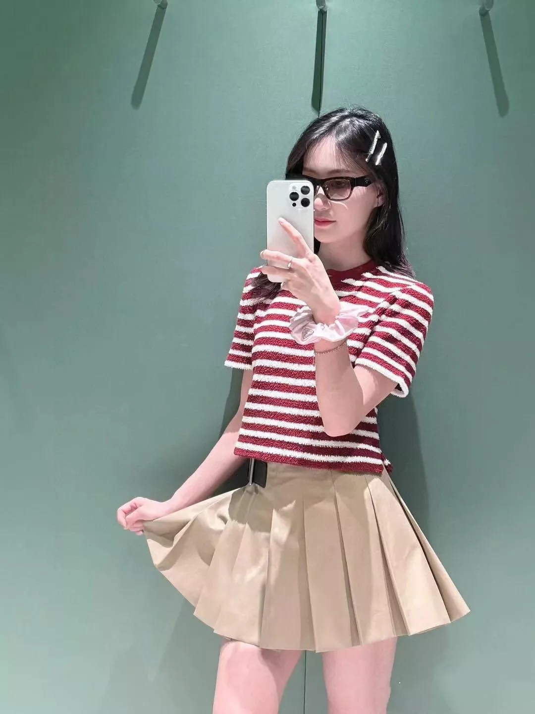 PRADA 25早春 半開領紅白條紋短版上衣