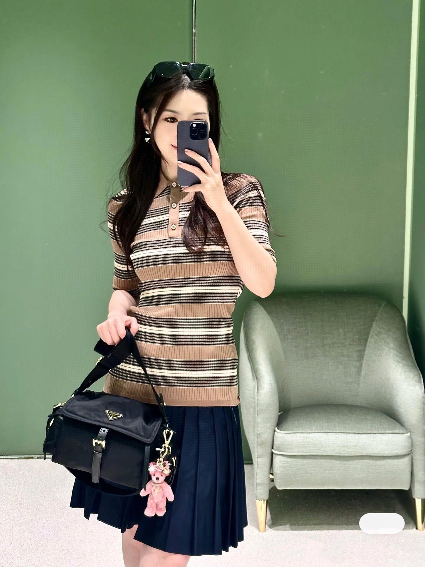 PRADA 25早春 半開領 polo衫 咖色條紋長版上衣 中袖針織上衣